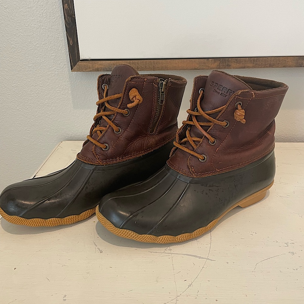 Sperry Duck boots size 9 women’s.